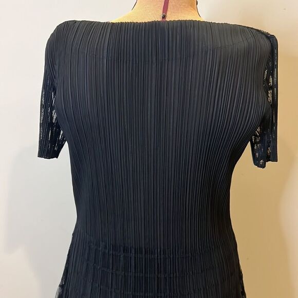 Veeca Black Sheer Crinkle Skirt Dress with Cap Sleeves - Size Small - Picture 10 of 14